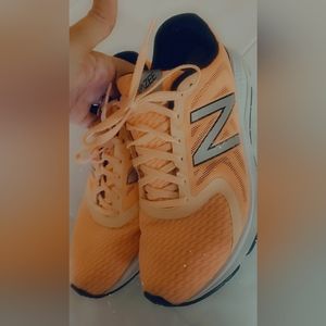 NEW BALANCE VAZEE Size 9.5 in women's
